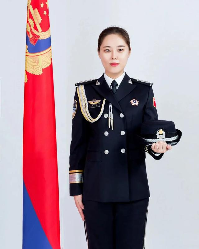 警察最新禮服,警察最新禮服，展現(xiàn)新時代警隊的形象與榮耀